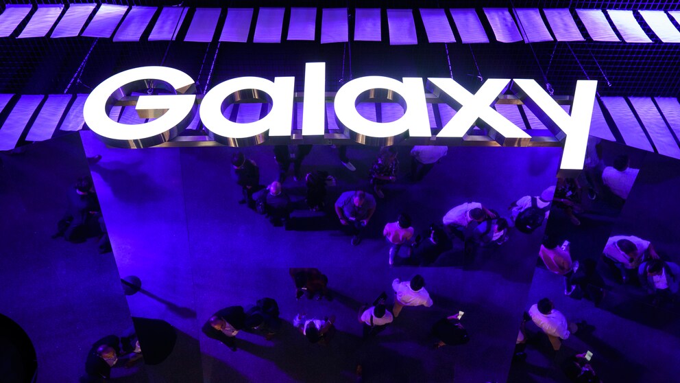 Galaxy-Schriftzug an einem Messestand