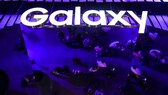 Galaxy-Schriftzug an einem Messestand