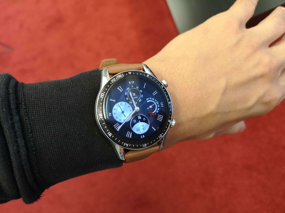 Huawei Watch GT 2 Classic Edition am Handgelenk