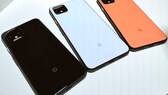 Google Pixel 4 in den Farben Weiß, Schwarz und Orange
