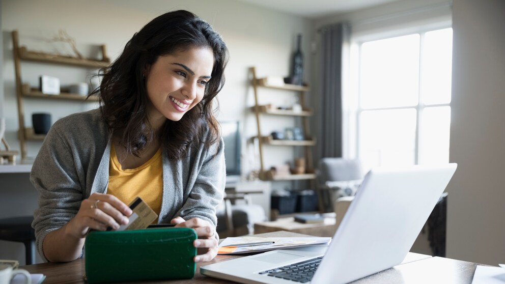 Frau mit Laptop