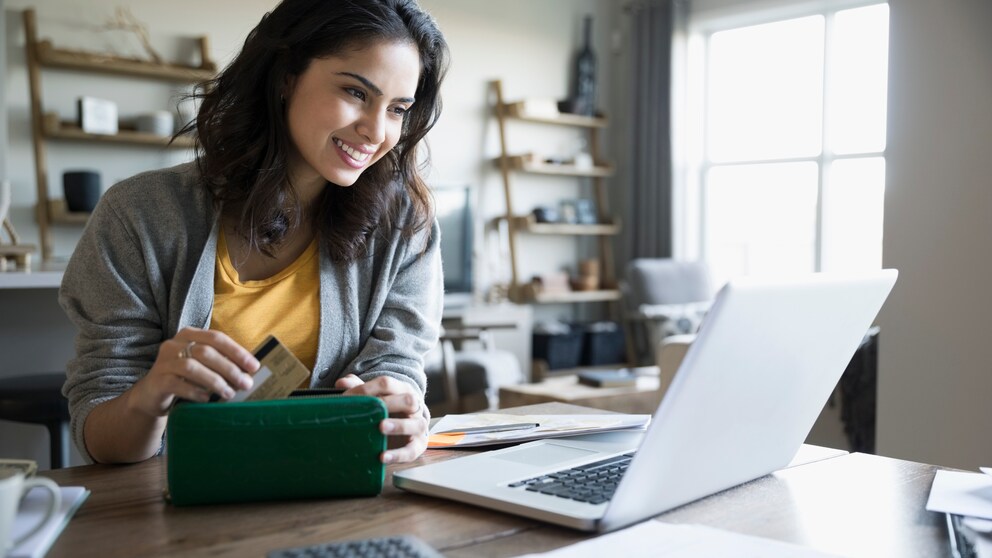 Frau mit Laptop