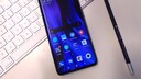 Xiaomi Mi Note 10 auf dem Schreibtisch