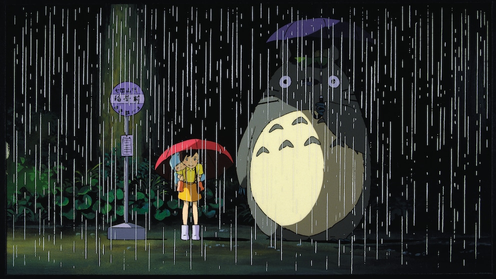 Studio Ghibli bei Netflix: Bild aus dem Film "Mein Nachbar Totoro", Bushaltestelle im Regen