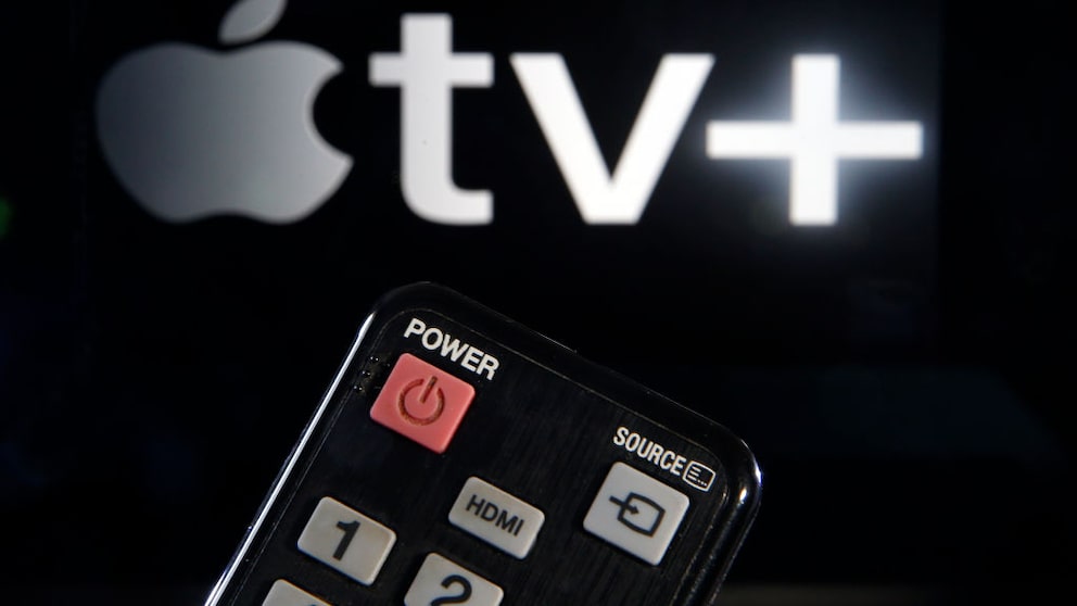 Apple TV+ kündigen: Fernseher mit Apple TV+ Logo