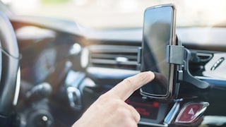 Handyhalterung im Auto