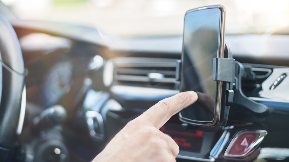 Handyhalterung im Auto