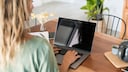 Frau am Laptop