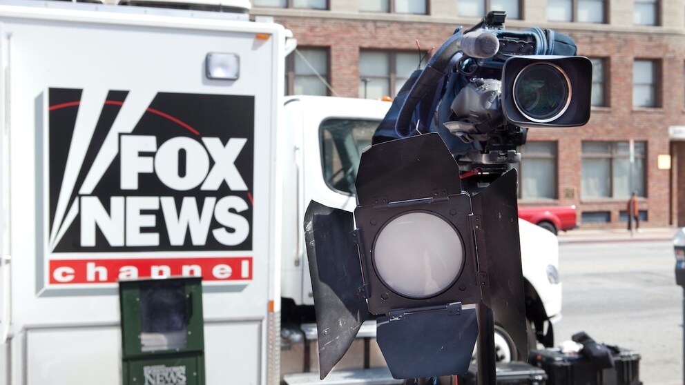 Logo Fox News und eine Kamera