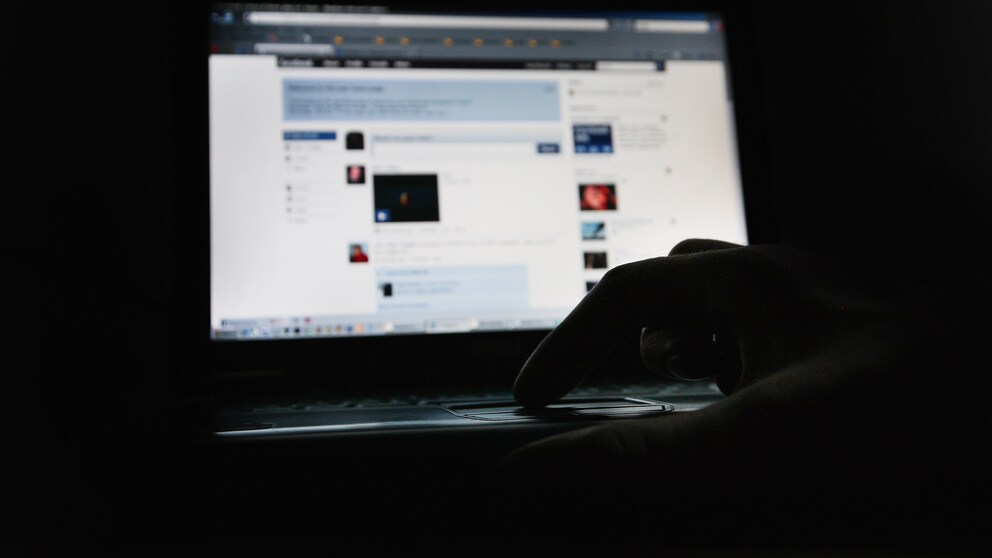 Facebook auf einem Laptopbildschirm