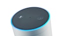 Amazon Echo auf weißem Grund, Symbolbild für beliebte Alexa Skills