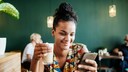 Frau Smartphone