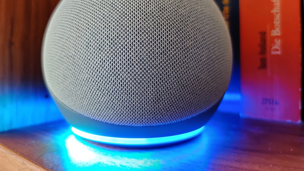 Kugeliger Amazon Echo Dot mit Alexa-Sprachsteuerung
