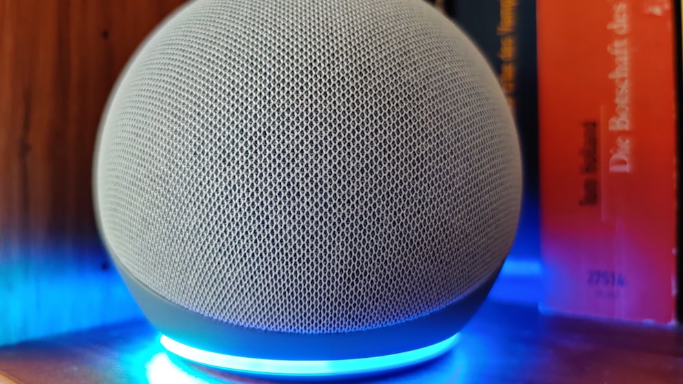Kugeliger Amazon Echo Dot mit Alexa-Sprachsteuerung