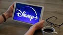 Disney+ Star Tablet mit Logo