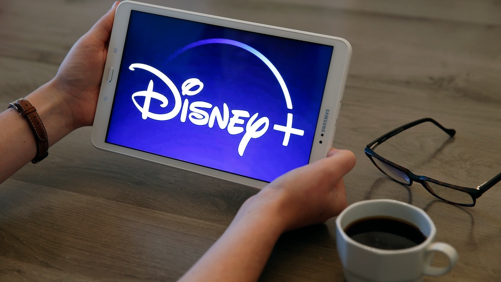 Disney+ Star Tablet mit Logo