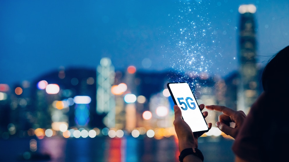 Smartphone mit 5G-Vertrag