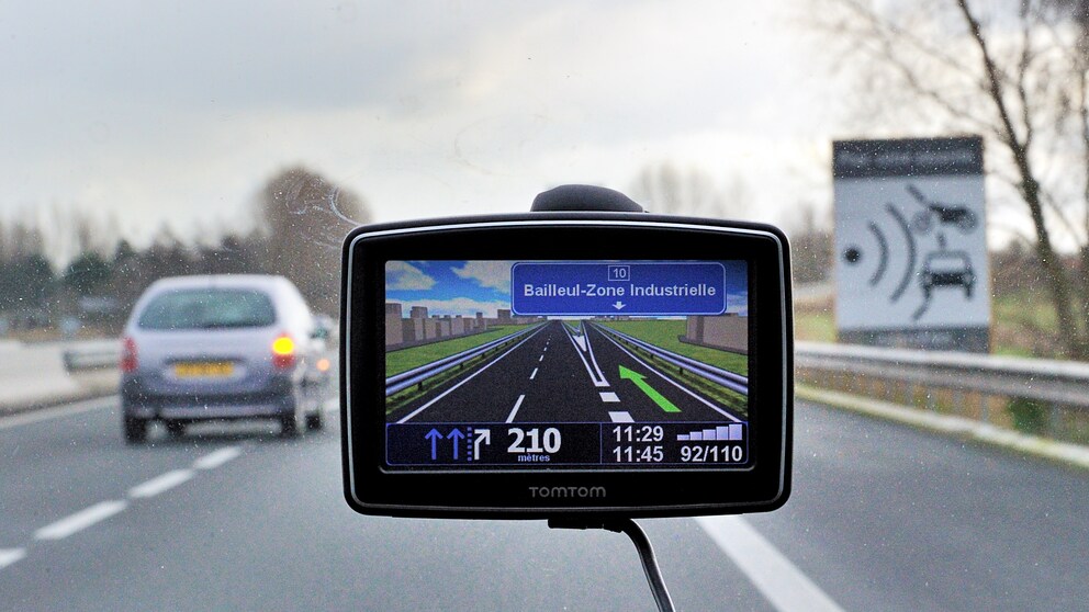 Navigationsgerät im Auto Navi