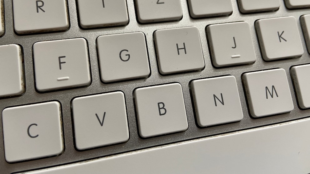 Tastatur Strich F und J