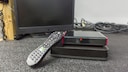 Set-Top-Box vor altem Röhrenfernseher