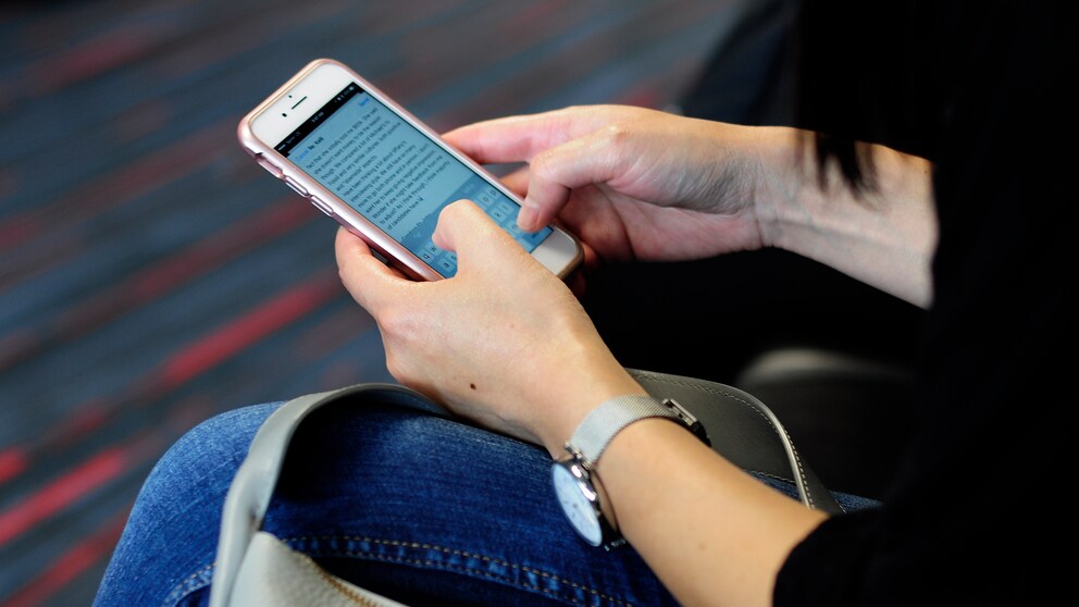 Frau mit Smartphone