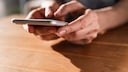 Tippen auf dem Smartphone