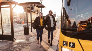 Google Maps zeigt an, wie viele Menschen an Bahn- und Bushaltestellen warten.