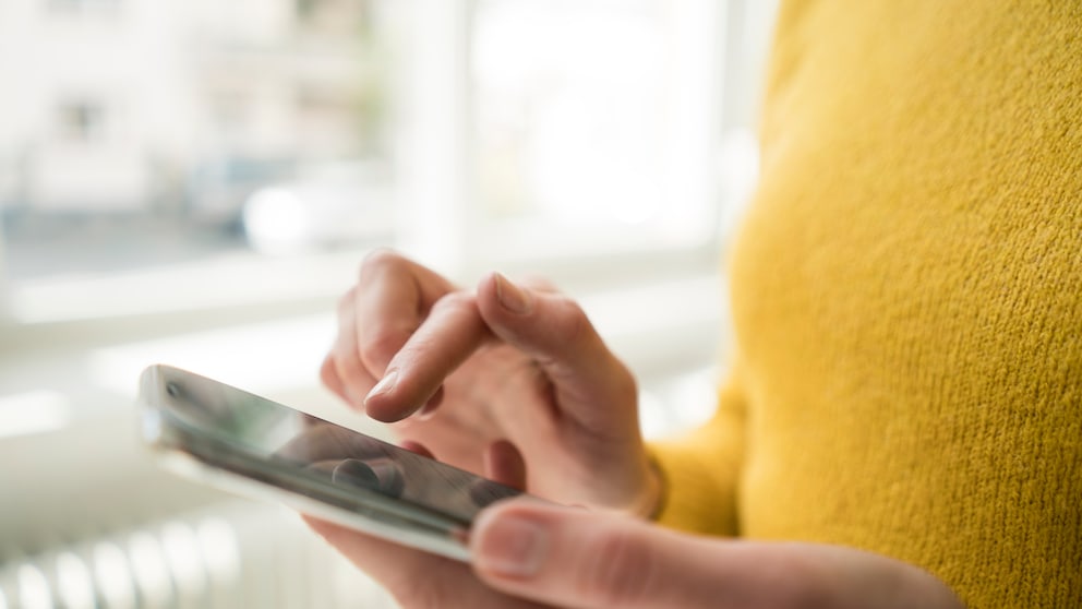Frau mit Smartphone