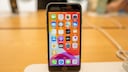 iPhone SE im Apple Store