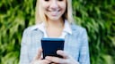Frau mit Smartphone