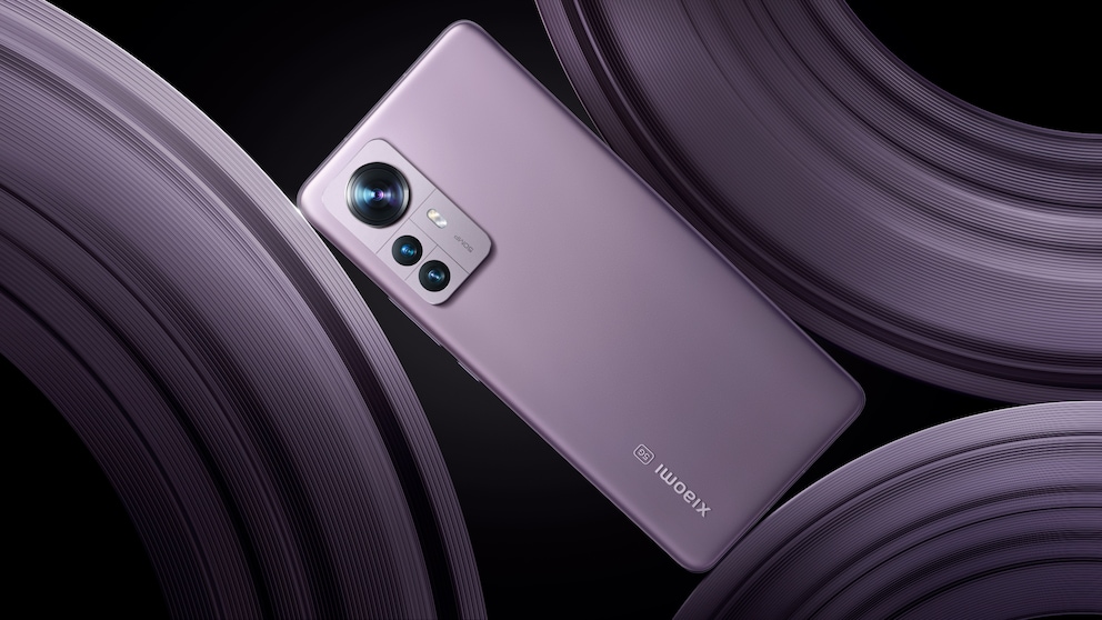Xiaomi 12 Pro in Purple