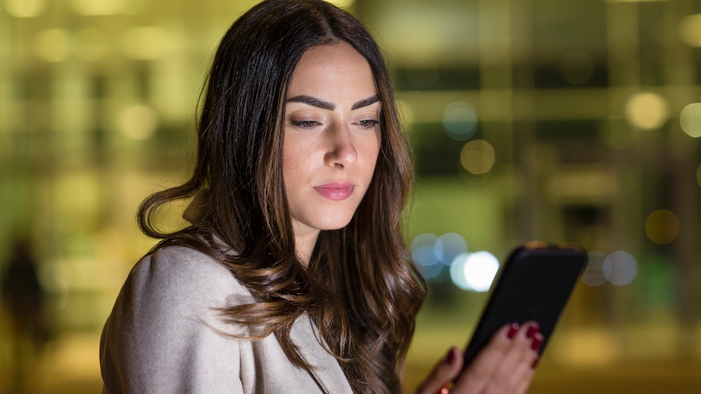 Frau mit Smartphone