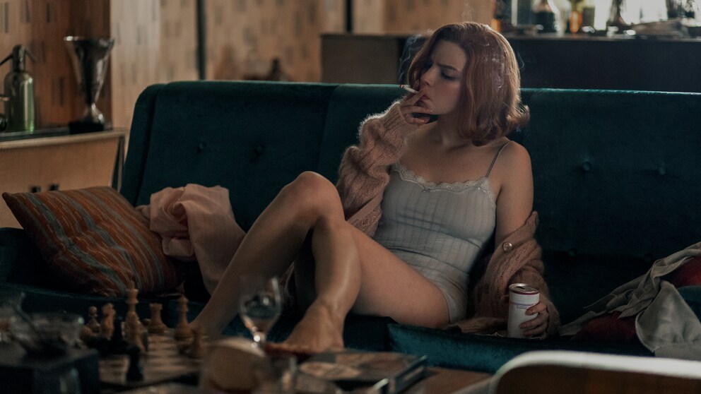 Netflix-Serie Damiengambit Beth raucht