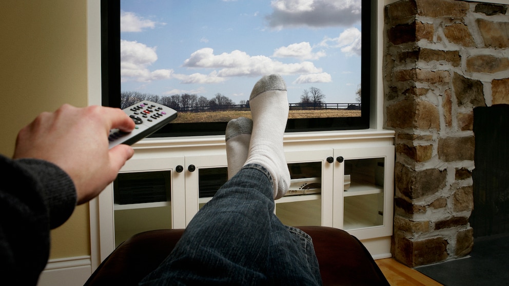 Sky kündigen: Fernseher mit Himmel