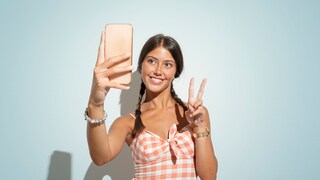 Frau macht Selfie