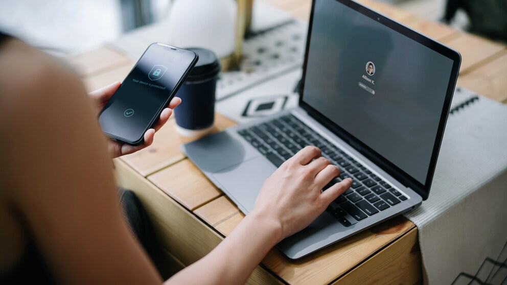 handy-laptop-login