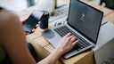 handy-laptop-login