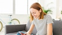 Frau mit Smartphone