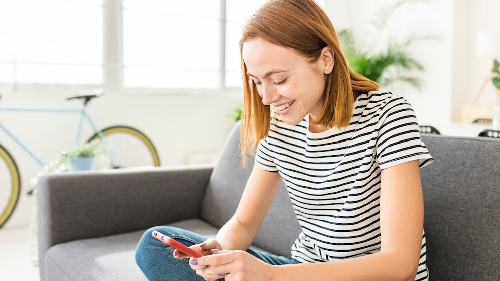 Frau mit Smartphone