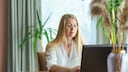 Frau am Laptop