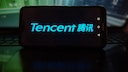 Tencent-Logo auf dem Smartphone