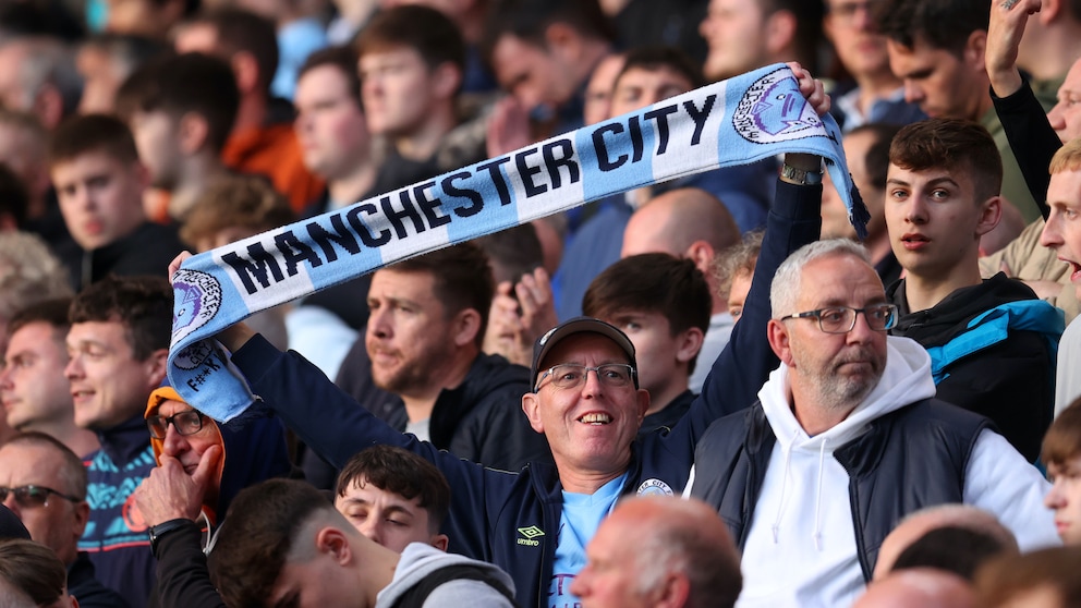 Connected Scarf Machester City Fan mit Schal