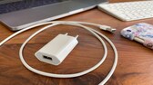 USB A Netzteil Apple mit iPhone, Macbook und Apple Tastatur