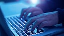 Hacker am Computer