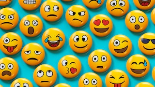 Emojis Quiz Bedeutung viele unterschiedliche Emojis auf türkisenem Boden