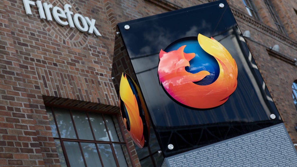 Firefox Browser Logo vor Mozilla Firmenzentrale. Version 106 hat eine neue Funktion für PDfs