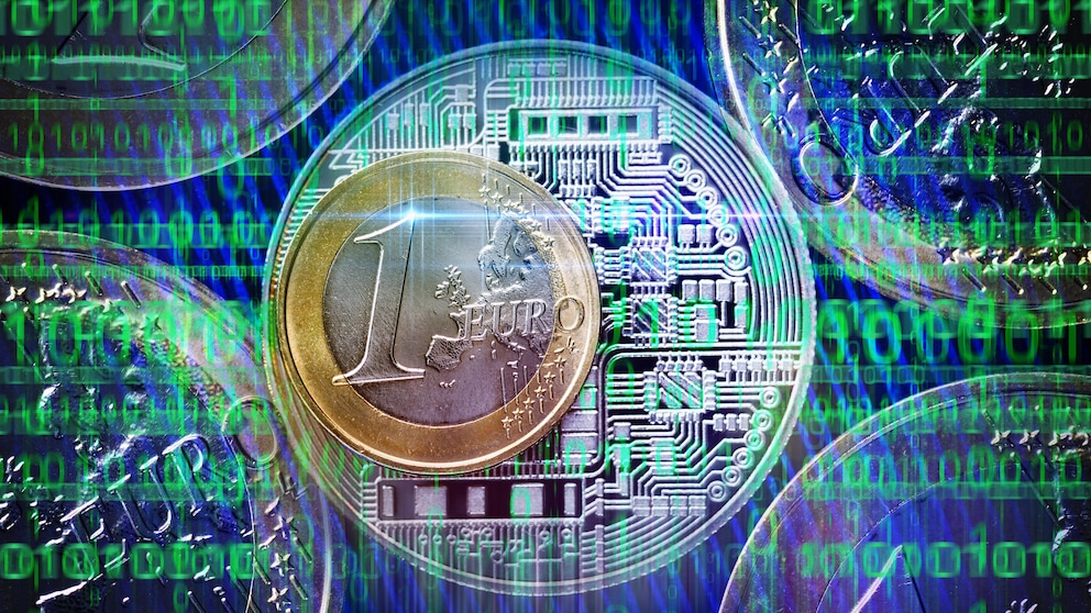 Digitaler Euro Symbolbild: Ein euro Stück vor Motherboard und Nullen und Einsen