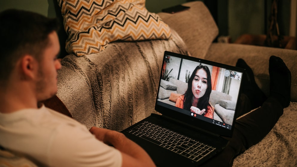 Dating über den Laptop