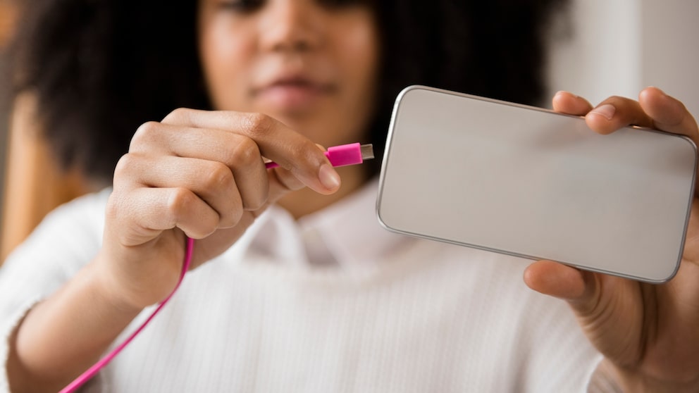 Einheitliche Ladeanschlüsse für Geräte wie das Smartphone