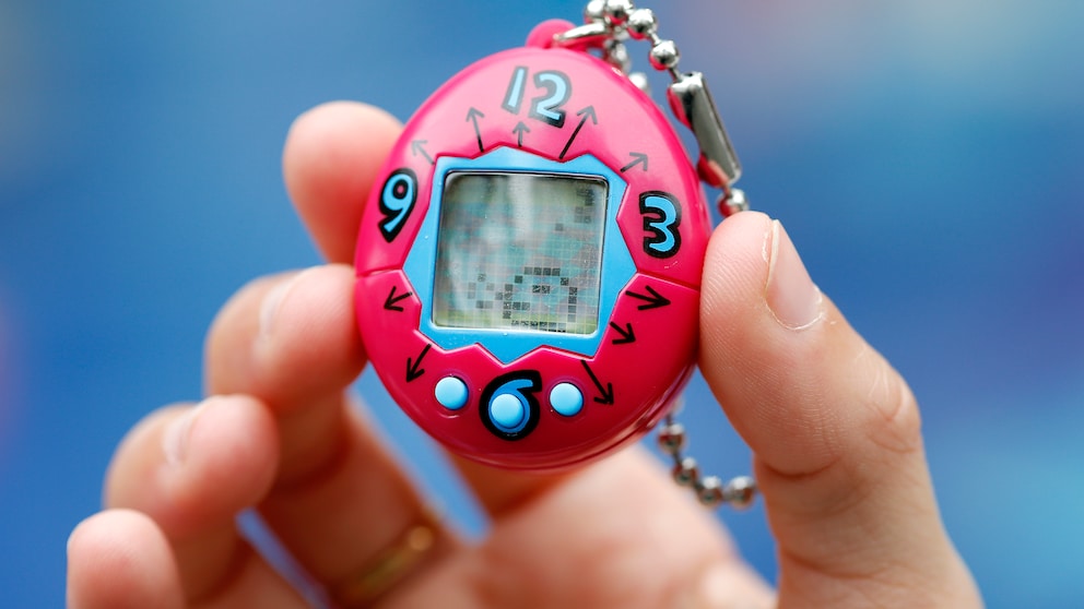 Das digitale Haustier „Tamagotchi“ eroberte viele Kinderzimmer.